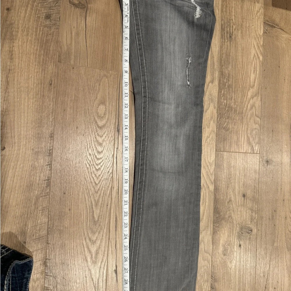 REQUEST Women’s size 9 grey distressed jean - Picture 7 of 7